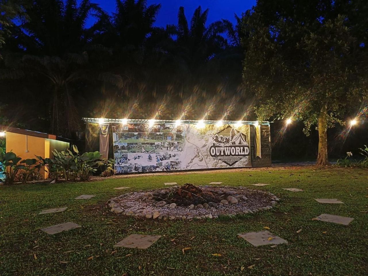 ホテル Outworld Basecamp Gopeng エクステリア 写真